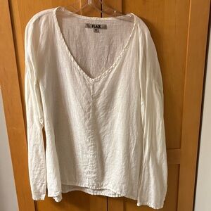 Women’s L/S V-neck linen top, size M. Made by Flax